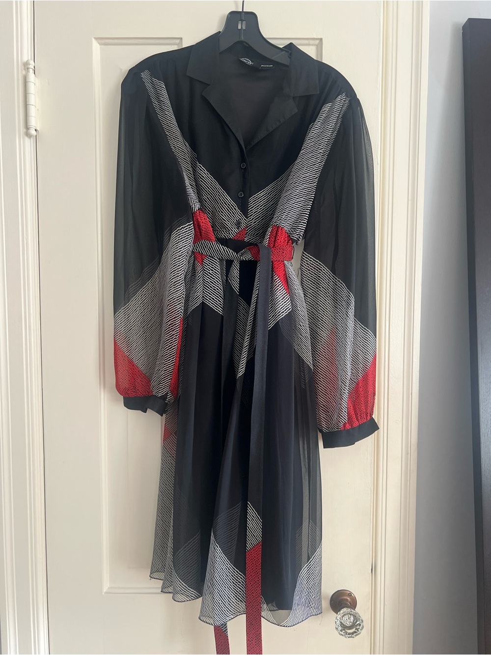 Black Long-Sleeve Tie-Waist Dress with Red Geometric Accents